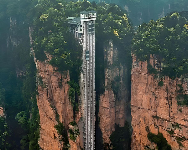 ・10:00 AM - 10:30 AM: Bailong Elevator (百龙天梯)
