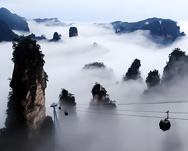 ・10:30 AM - 12:30 PM: Explore Yuanjiajie (袁家界)