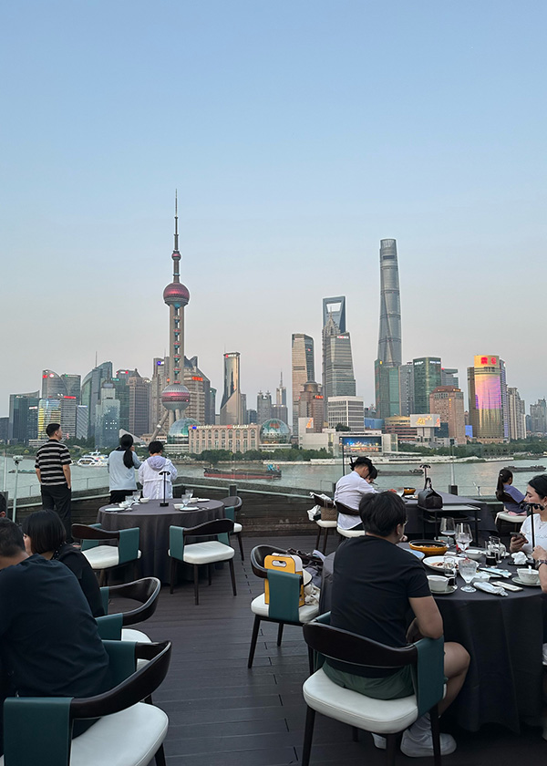 ・6:00 PM - 7:30 PM: Dinner on or near The Bund