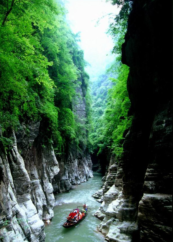 Day 10 Yangtze River Cruise (B/L/D)