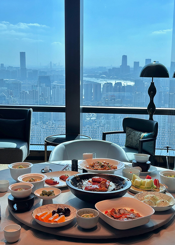 ・6:00 PM - 7:30 PM: Dinner on or near The Bund