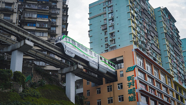 ・11:30 AM - 12:30 PM: Liziba Station Light Rail Viewing
