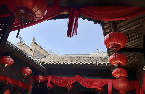 Day 09 Yangtze River Cruise (B/L/D)