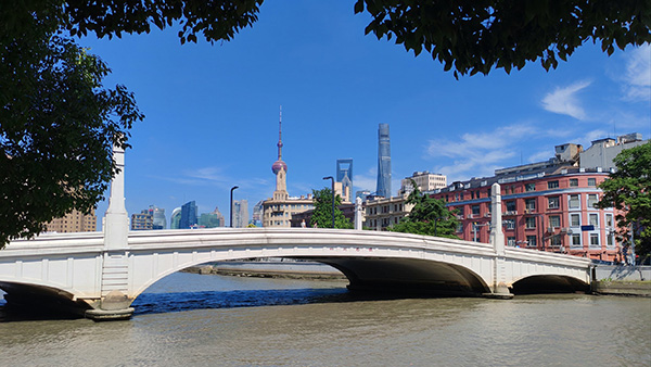・1:30 PM: Cross the River to Pudong