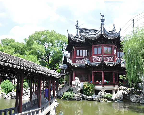 ・9:00 AM - 10:30 AM: Yu Garden & Bazaar