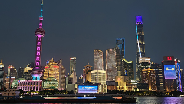・7:30 PM onwards: The Bund Illumination & Nightlife