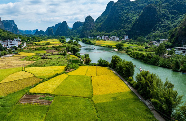 DAY 7 Li River Cruise (B, L)